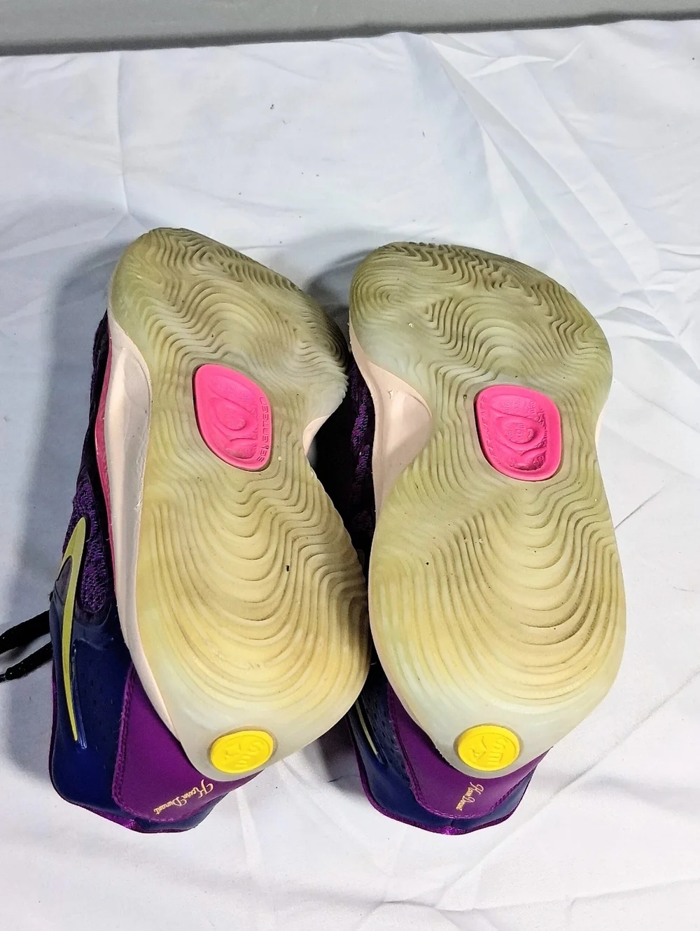 Kevin Durant Nike KD17 Men's Size 7.5 Purple and Fuschia Pink Low Cut Sneakers
